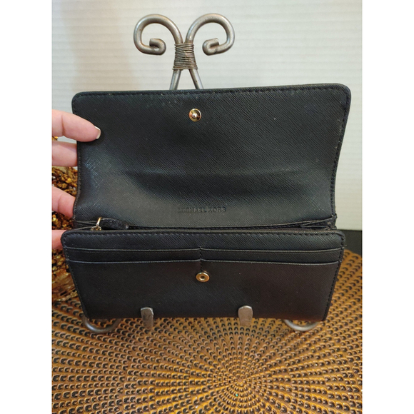 Michael Kors Hamilton Traveler Large Flap Wallet - Picture 5 of 7